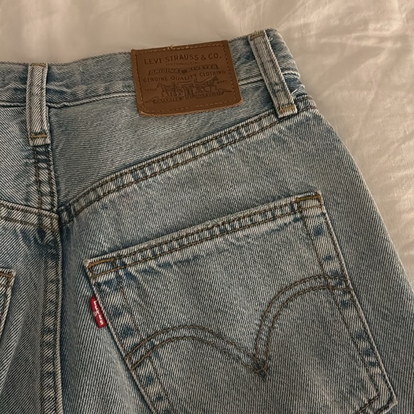 Levi's | Ribcage Straight Ankle in Middle Road | Size 25 - Picture 4 of 6